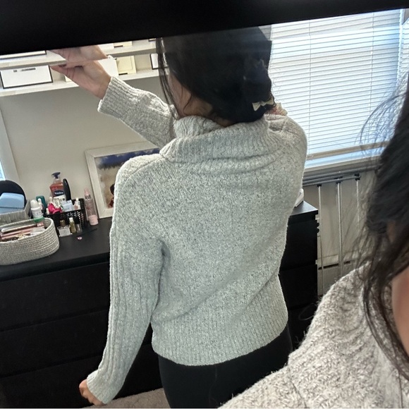 Sweater - Picture 4 of 8